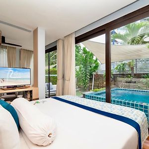 Qualia Jacuzzi Pool Villa